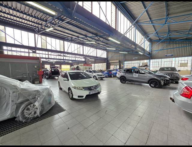 1,300M² WAREHOUSE FOR SALE IN BOOYSENS RESERVE